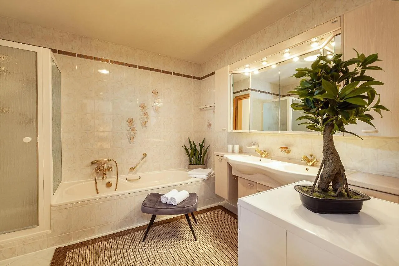 Apartment Ferienwohnung Haus Magnushof Eisenberg  Deutschland