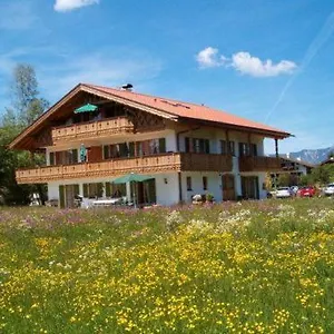 Bernhard Apartment